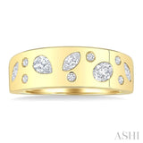 1/2 Ctw Scatter Mixed Diamond Cut Bold Gold Fashion Band in 14K Yellow Gold