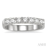 3/4 Ctw 7 Stone Round Cut Diamond Wedding Band in Platinum