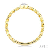 1/5 Ctw Bezel Set Pear Cut Diamond Curb Link Fashion Ring in 14K Yellow Gold
