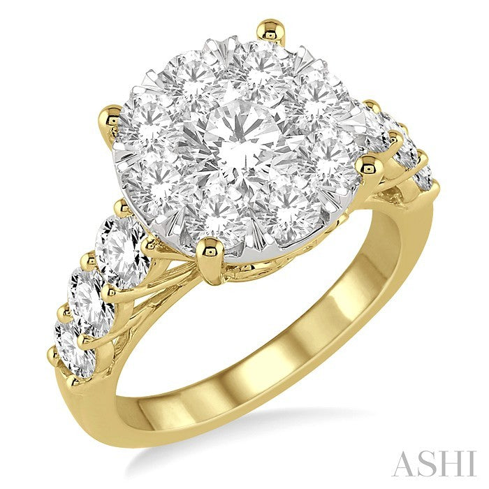 Round Shape Lovebright Essential Diamond Engagement Ring