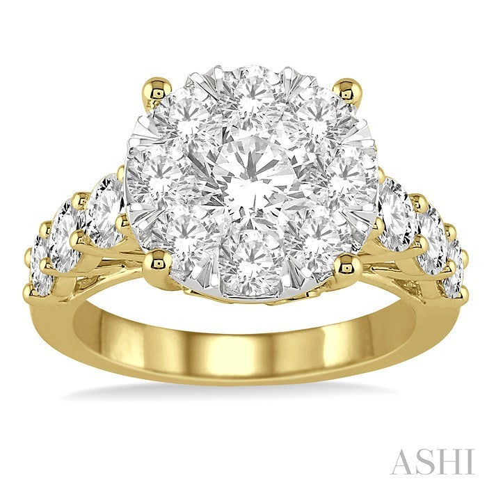 Round Shape Lovebright Essential Diamond Engagement Ring