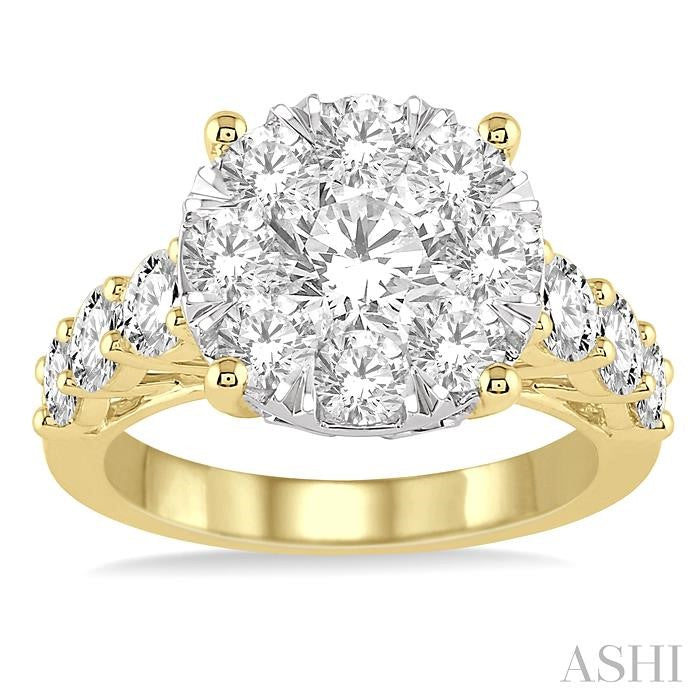 Round Shape Lovebright Essential Diamond Engagement Ring