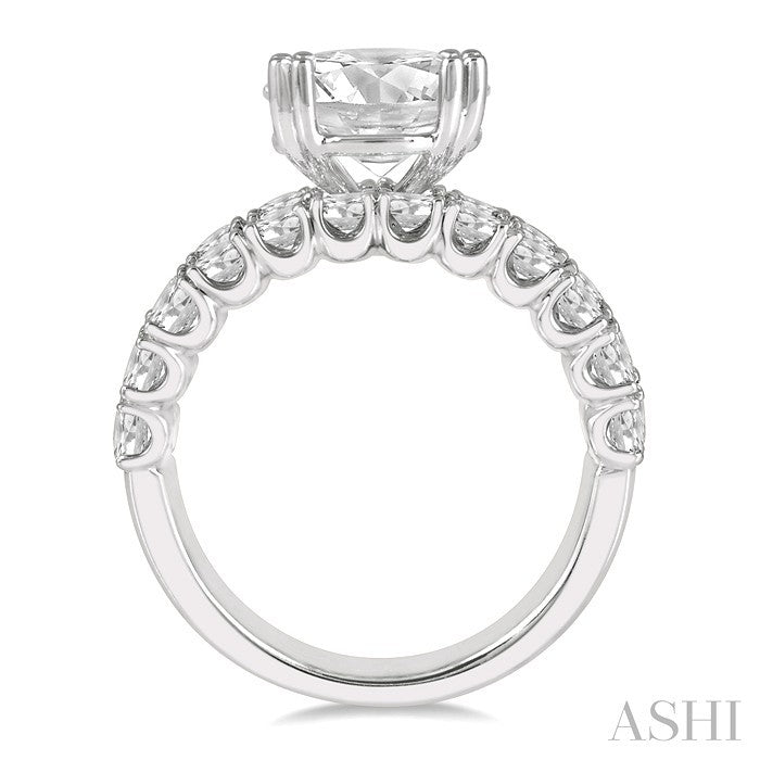 Round Shape Semi-Mount Diamond Engagement Ring