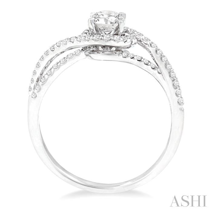 Round Shape Halo Diamond Engagement Ring