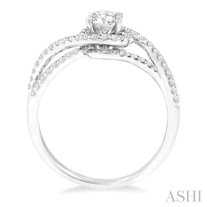 Round Shape Halo Diamond Engagement Ring