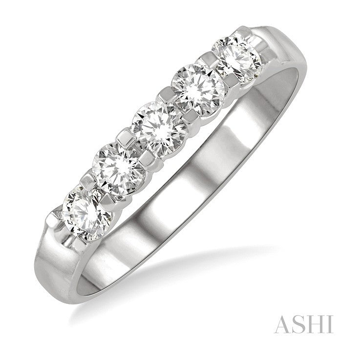Round Shape 5 Stone Diamond Wedding Band