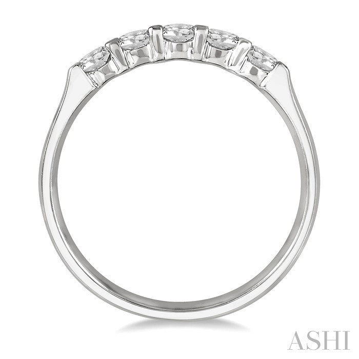 Round Shape 5 Stone Diamond Wedding Band
