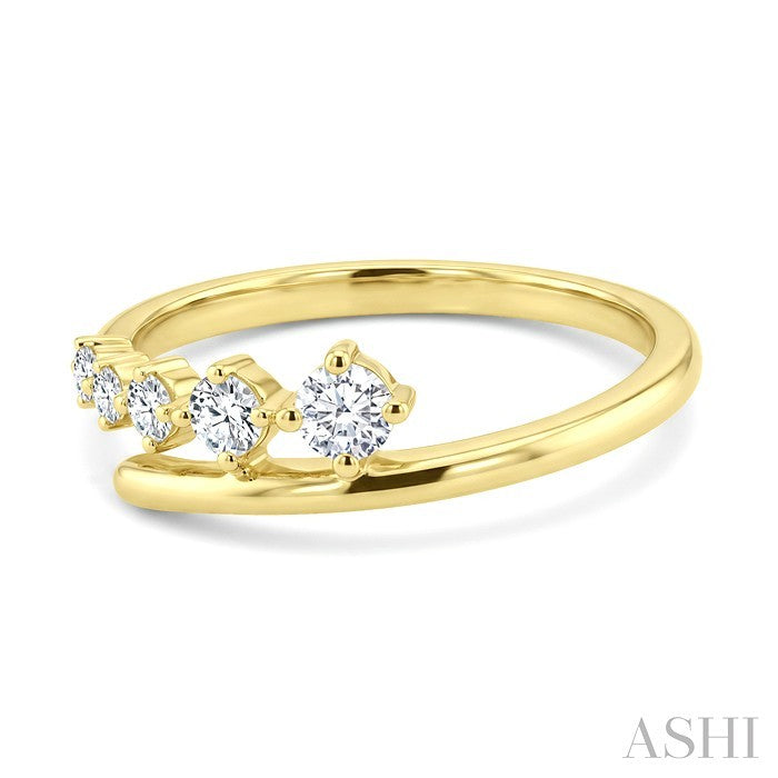 Graduated Diamond Fashion Open Ring