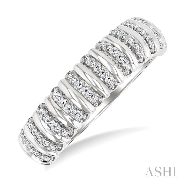 Ribbed Diamond Fashion Ring