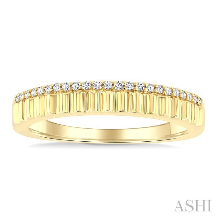 Ribbed Diamond Fashion Band