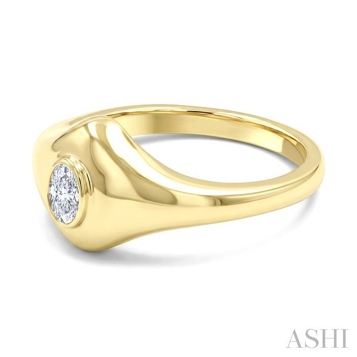 Golden Glow Oval Shape Diamond Fashion Signet Ring