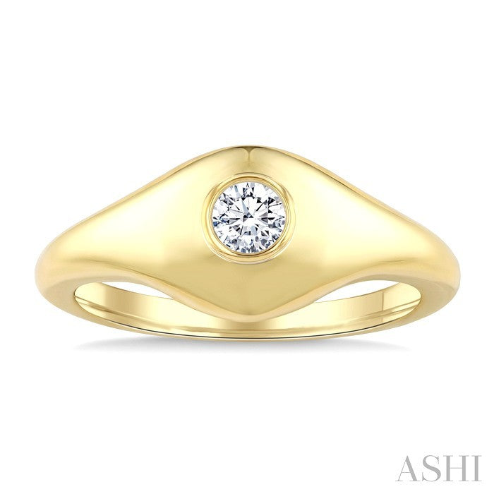 Golden Glow Round Shape Diamond Fashion Signet Ring