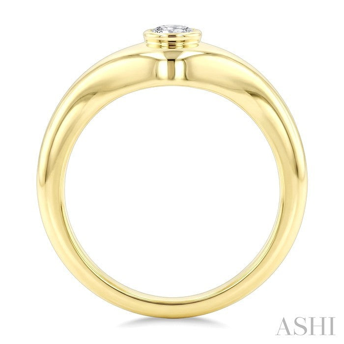 Golden Glow Round Shape Diamond Fashion Signet Ring