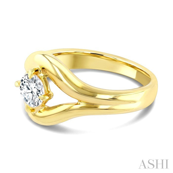 Aeris Gold Round Shape Diamond Solitaire Ring