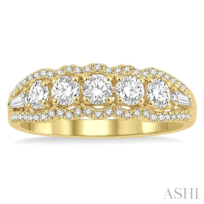 Round Shape 5 Stone Diamond Fashion Ring