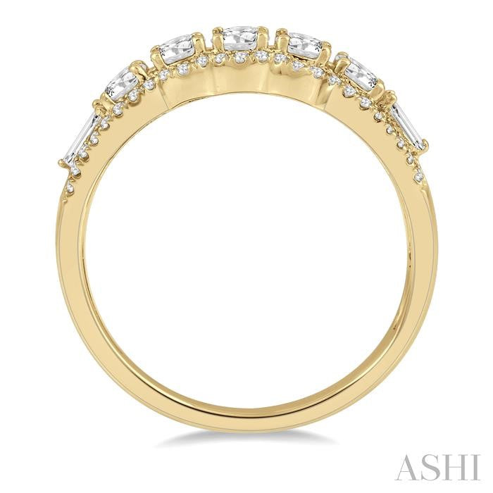 Round Shape 5 Stone Diamond Fashion Ring