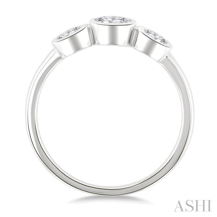 Oval Shape 3 Stone Diamond Fashion Ring