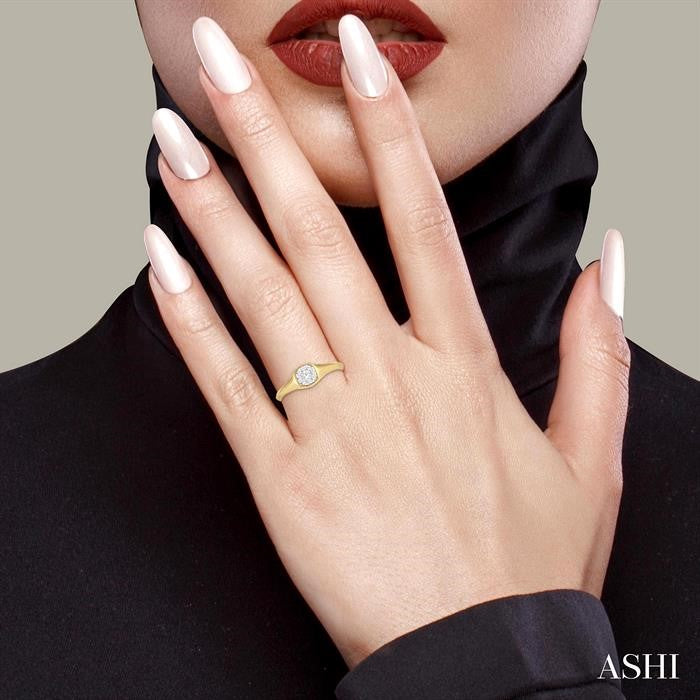 Cushion Shape Lovebright Essential Diamond Signet Ring