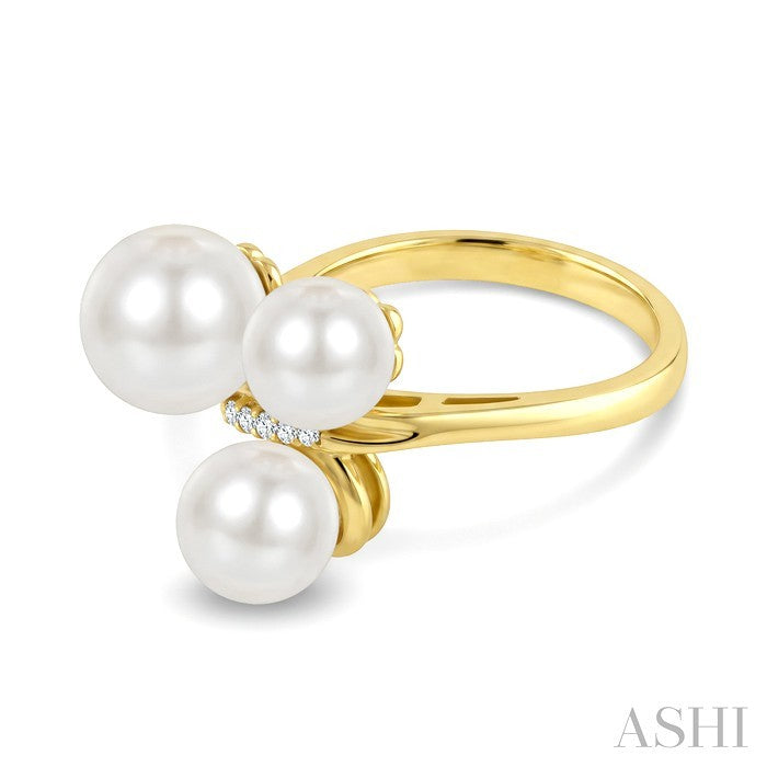 3 Stone Pearl & Diamond Fashion Ring