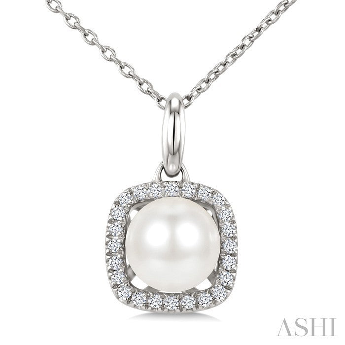 Pearl & Petite Halo Diamond Fashion Pendant