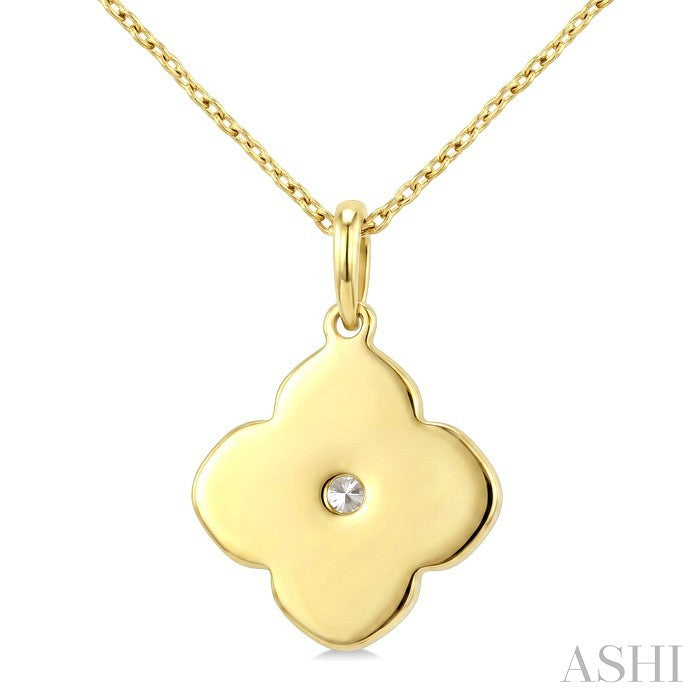 Clover Fluted Diamond Fashion Pendant