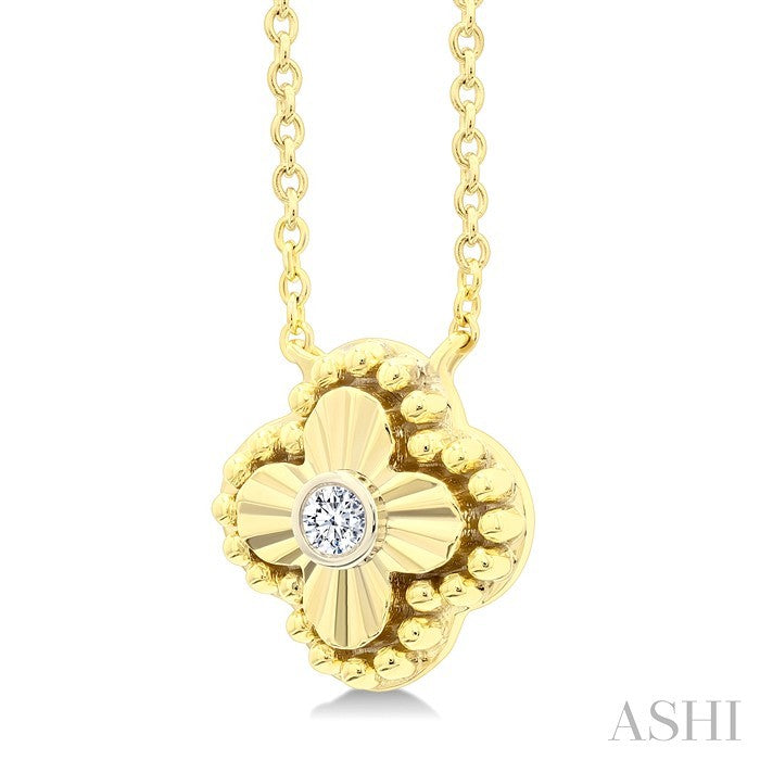 Clover Fluted Petite Diamond Fashion Pendant