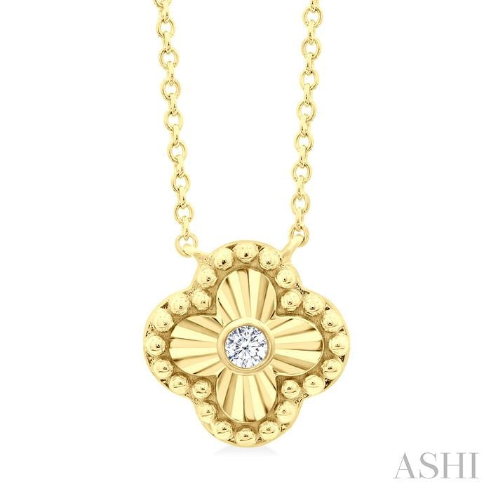 Clover Fluted Petite Diamond Fashion Pendant