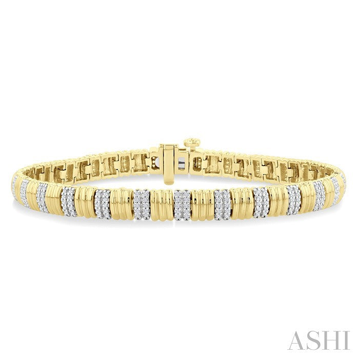 Ribbed Diamond Fashion Bracelet