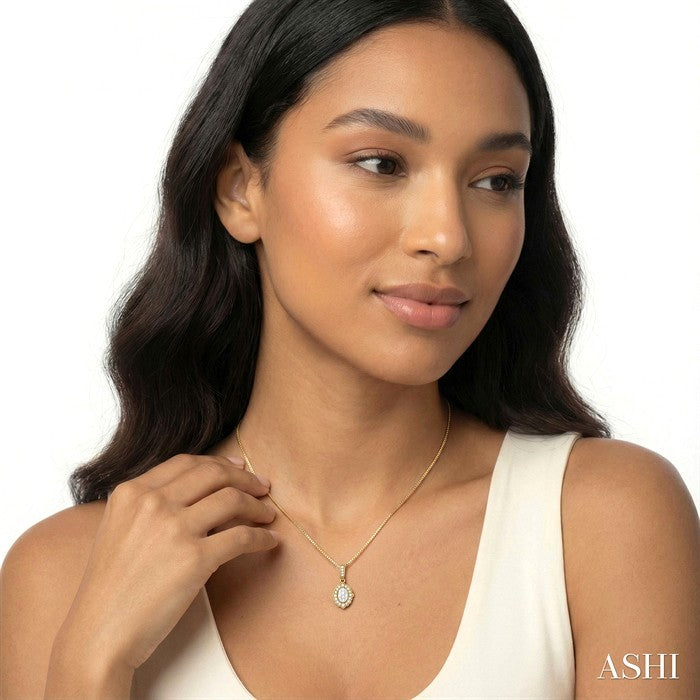 Oval Shape Halo Lovebright Diamond Pendant
