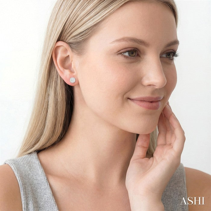 Round Shape Lovebright Essential Diamond Stud Earrings