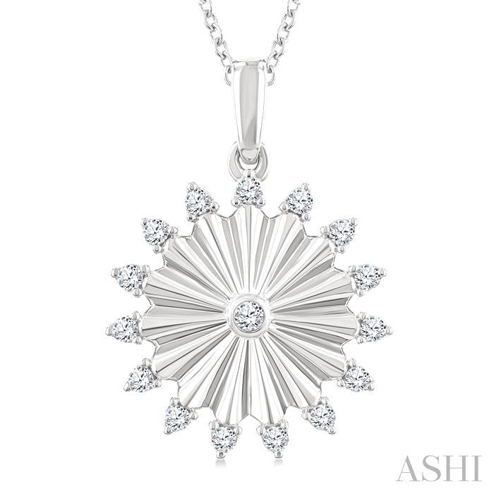 Circle Fluted Diamond Fashion Pendant