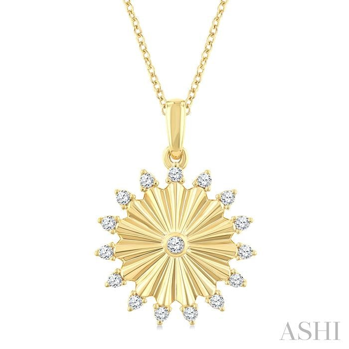 Circle Fluted Diamond Fashion Pendant
